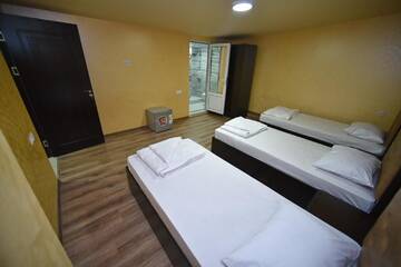Фото номера Трехместный номер Мини-отель MBM Hotel Yerevan г. Ереван 5