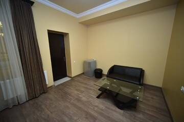 Фото номера Двухместный номер Делюкс с 1 кроватью Мини-отель MBM Hotel Yerevan г. Ереван 9
