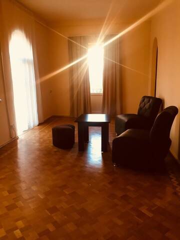 Фото номера Двухместный номер с 2 отдельными кроватями и балконом Отель Bloor Hotel г. Ереван 2