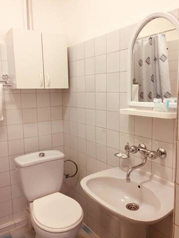 Фото номера Двухместный номер с 2 отдельными кроватями и балконом Отель Bloor Hotel г. Ереван 6