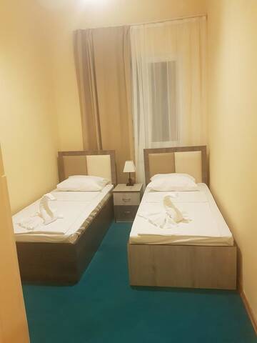 Фото номера Четырехместный номер с видом на горы Отель Bloor Hotel г. Ереван 3