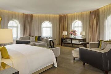 Фото номера Абовян, люкс с 1 кроватью размера «king-size» Отель The Alexander, a Luxury Collection Hotel, Yerevan г. Ереван 2