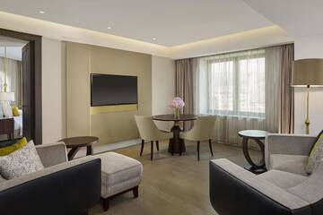 Фото номера Абовян, люкс с 1 кроватью размера «king-size» Отель The Alexander, a Luxury Collection Hotel, Yerevan г. Ереван 4