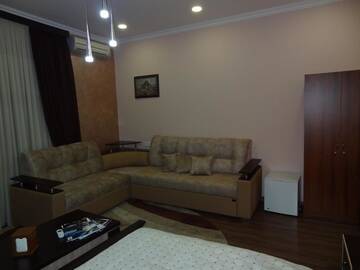 Фото номера Семейный люкс с балконом Гостевой дом Liberal Guest House г. Ереван 21