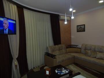 Фото номера Семейный люкс с балконом Гостевой дом Liberal Guest House г. Ереван 32