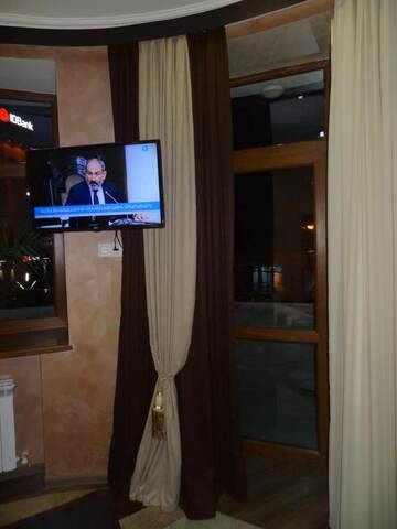 Фото номера Семейный люкс с балконом Гостевой дом Liberal Guest House г. Ереван 41