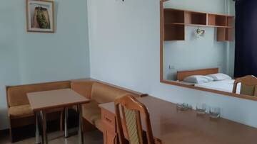 Фото номера Стандартный двухместный номер с 1 кроватью Отель Musa Ler Hotel Yerevan г. Ереван 6