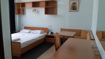 Фото номера Стандартный двухместный номер с 1 кроватью Отель Musa Ler Hotel Yerevan г. Ереван 8
