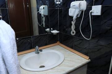 Фото номера Стандартный двухместный номер с 2 отдельными кроватями Отель Musa Ler Hotel Yerevan г. Ереван 2