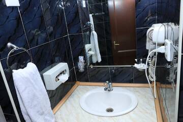 Фото номера Стандартный двухместный номер с 2 отдельными кроватями Отель Musa Ler Hotel Yerevan г. Ереван 5
