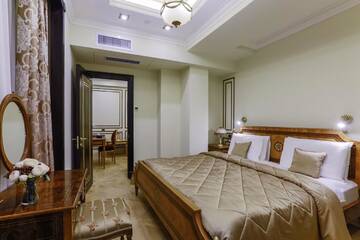 Фото номера Люкс «Премьер» Отель Golden Palace Hotel Yerevan г. Ереван 3