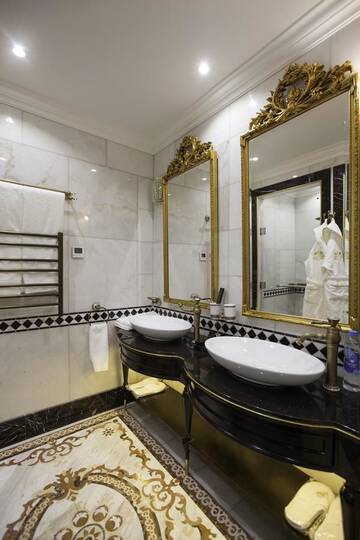 Фото номера Фирменный люкс Отель Golden Palace Hotel Yerevan г. Ереван 6