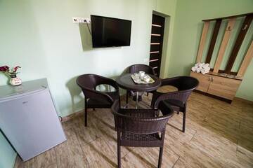 Фото номера Четырехместный номер с ванной комнатой Отель Alex Hotel г. Ереван 7
