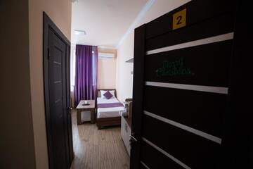 Фото номера Двухместный номер с двумя односпальными кроватями Отель Alex Hotel г. Ереван 16