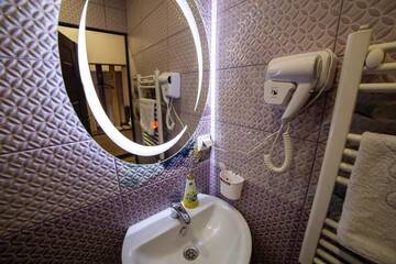 Фото номера Двухместный номер с двумя односпальными кроватями Отель Alex Hotel г. Ереван 23