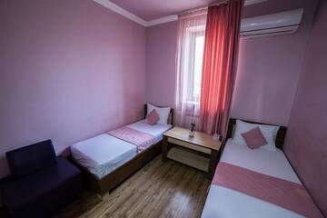 Фото номера Двухместный номер с двумя односпальными кроватями Отель Alex Hotel г. Ереван 21