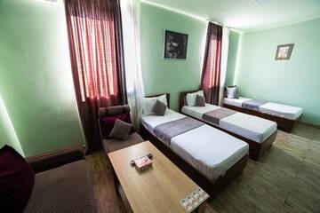 Фото номера Четырехместный номер с ванной комнатой Отель Alex Hotel г. Ереван 3