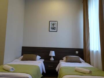 Фото номера Бюджетный двухместный номер с 2 отдельными кроватями Отель 4Guest Hotel г. Ереван 16