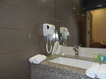 Фото номера Бюджетный двухместный номер с 2 отдельными кроватями Отель 4Guest Hotel г. Ереван 14