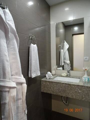 Фото номера Бюджетный двухместный номер с 2 отдельными кроватями Отель 4Guest Hotel г. Ереван 20