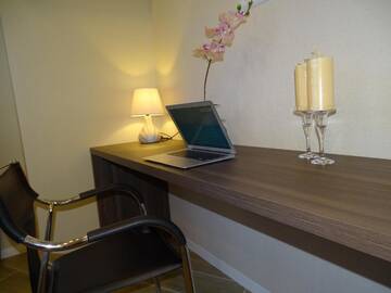 Фото номера Бюджетный двухместный номер с 2 отдельными кроватями Отель 4Guest Hotel г. Ереван 25