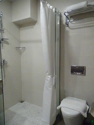 Фото номера Бюджетный двухместный номер с 2 отдельными кроватями Отель 4Guest Hotel г. Ереван 5