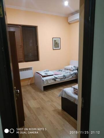 Фото номера Улучшенный двухместный номер с 2 отдельными кроватями Отель Armenia Guest House in Komitas г. Ереван 6