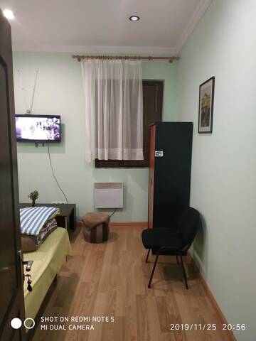 Фото номера Улучшенный номер с кроватью размера «king-size» Отель Armenia Guest House in Komitas г. Ереван 2