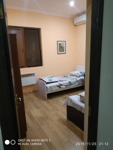 Фото номера Улучшенный двухместный номер с 2 отдельными кроватями Отель Armenia Guest House in Komitas г. Ереван 2