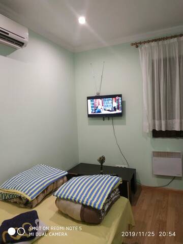 Фото номера Улучшенный номер с кроватью размера «king-size» Отель Armenia Guest House in Komitas г. Ереван 3