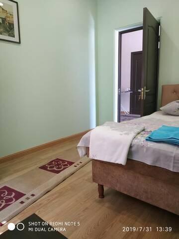 Фото номера Улучшенный номер с кроватью размера «king-size» Отель Armenia Guest House in Komitas г. Ереван 4