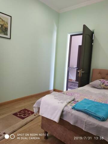 Фото номера Улучшенный номер с кроватью размера «king-size» Отель Armenia Guest House in Komitas г. Ереван 5